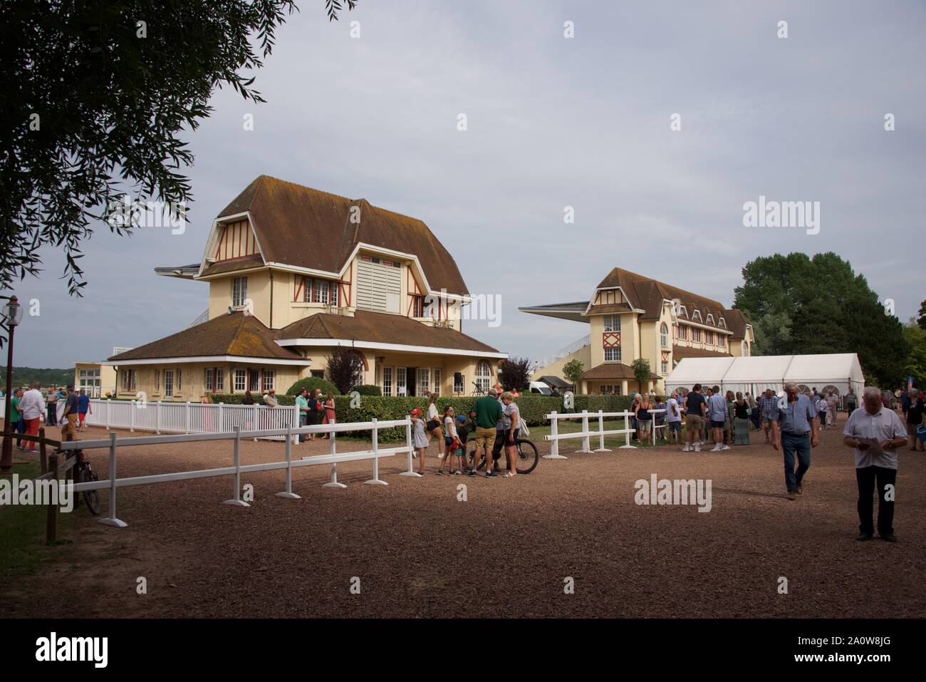 Die Tribünen an der Pferderennbahn im Hippodrom Le Touquet Paris Plage, Le Touquet, Frankreich Stockfoto