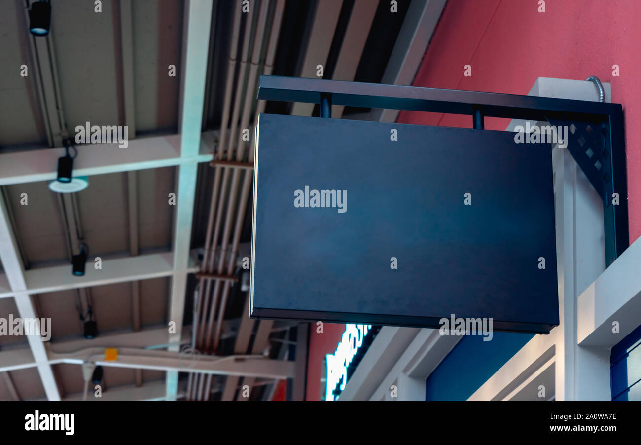Mockup Dunkelblau Schwarz Namensschild An Der Wand Rechteckige Form Aussenwerbung Zu Unterzeichnen Oder Logo Hinzufugen Stockfotografie Alamy