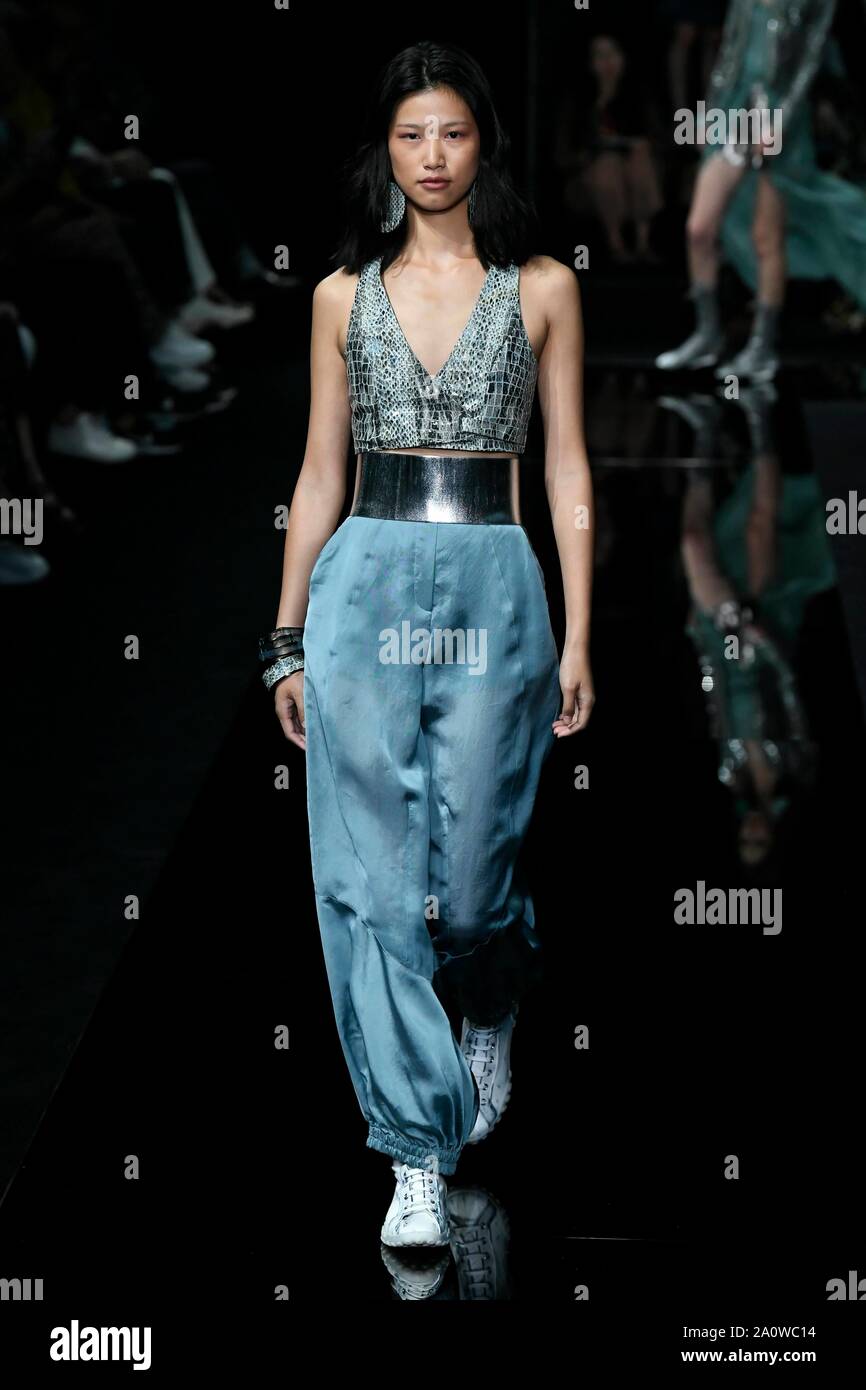 Mailand, Italien. 19 Sep, 2019. EMPORIO ARMANI SS 20 Start- und Landebahn in Mailand auf der Modewoche - Mailand, Italien 19/09/2019 Quelle: dpa/Alamy leben Nachrichten Stockfoto