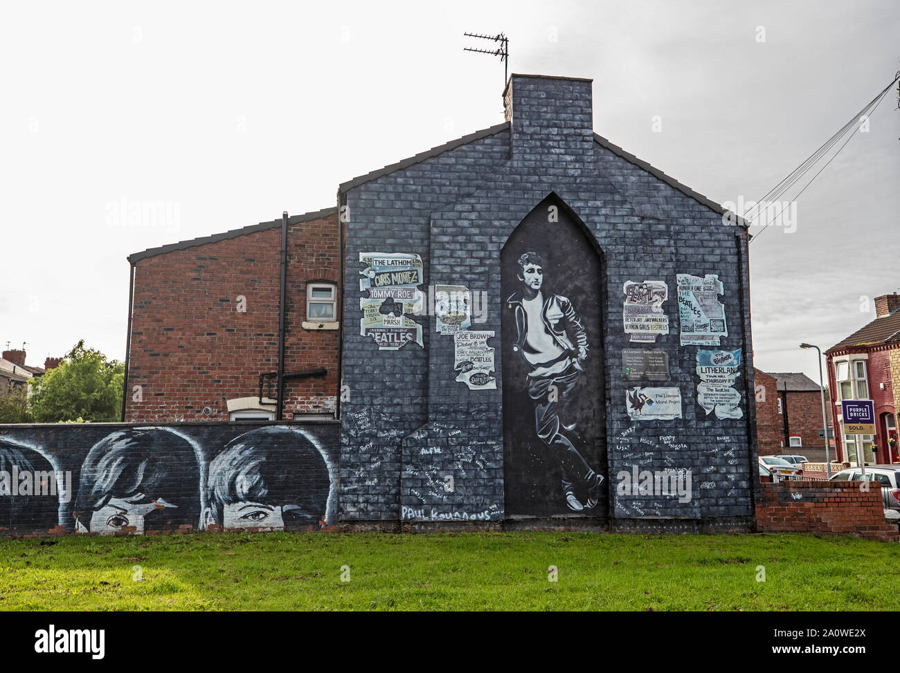 Embargo auf 0001 am Montag, dem 23. September ein Wandgemälde der Beatles Features auf der Seite von einem Haus in Liverpool. Die Straßen der Stadt, mit Ausbrüchen von Farbe umgewandelt worden, als Künstler, die ihre Spuren. Stockfoto