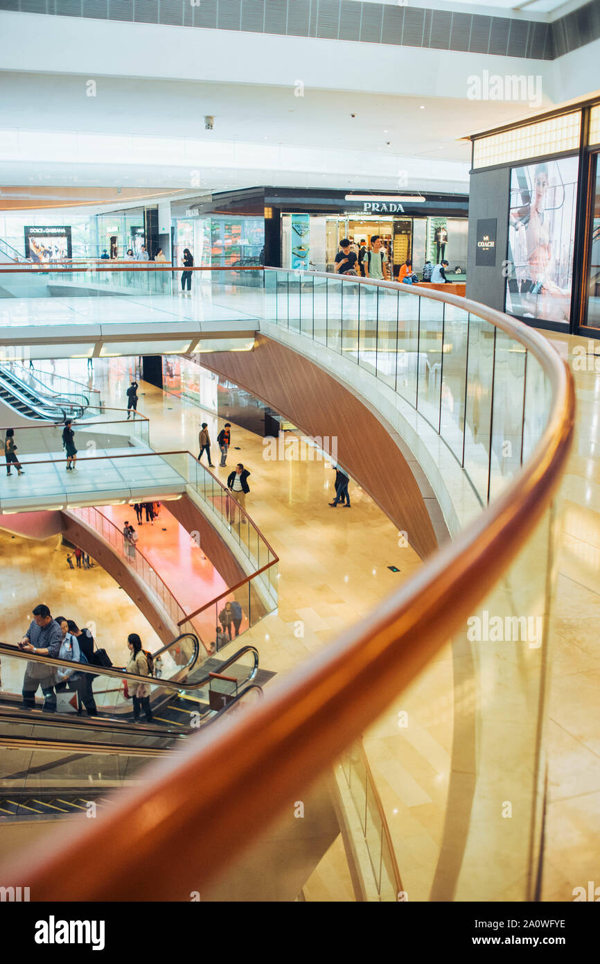 Innenraum der high end Shopping Mall in Guangzhou, Taikoo Hui. Stockfoto