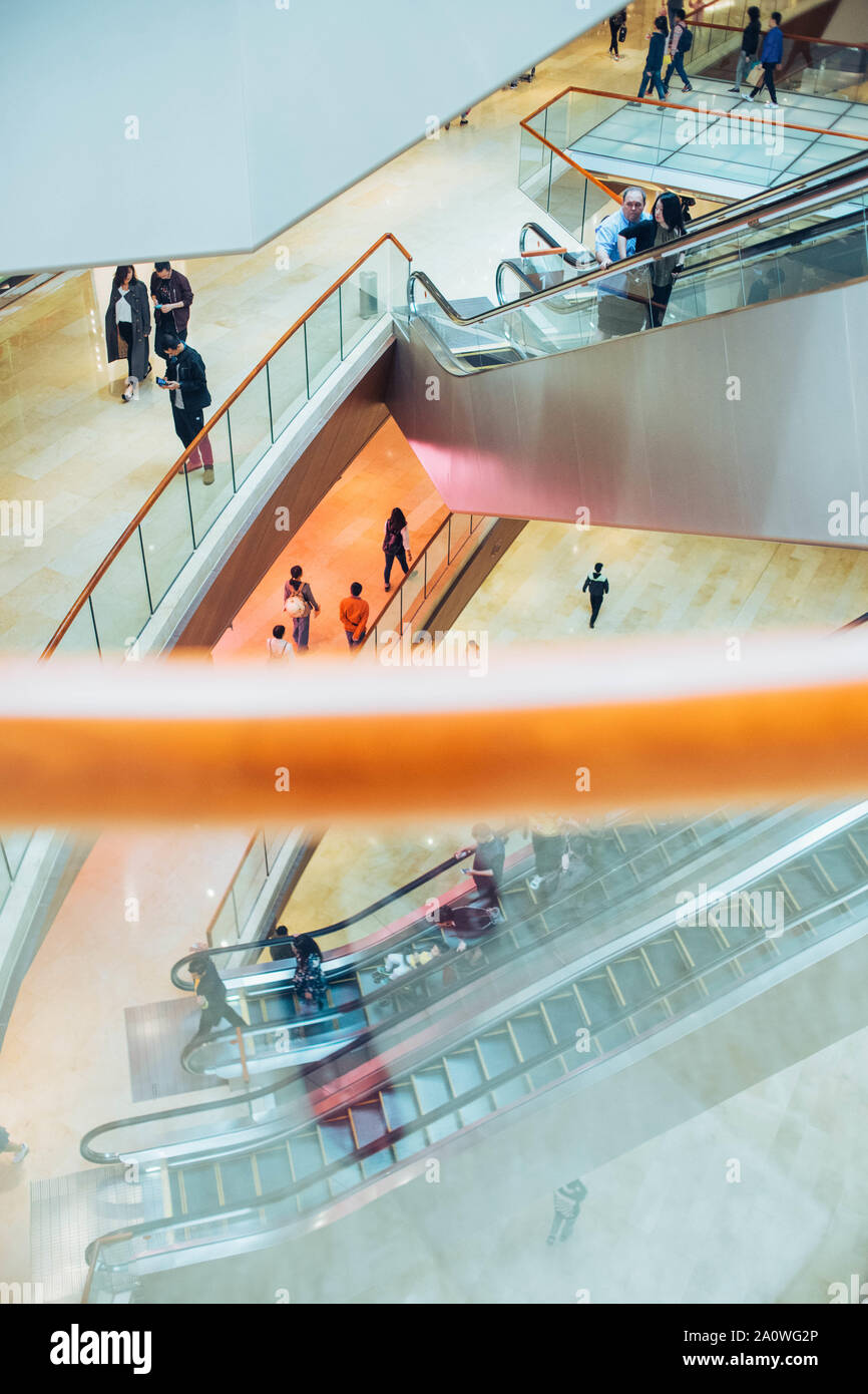 Innenraum der high end Shopping Mall in Guangzhou, Taikoo Hui. Stockfoto