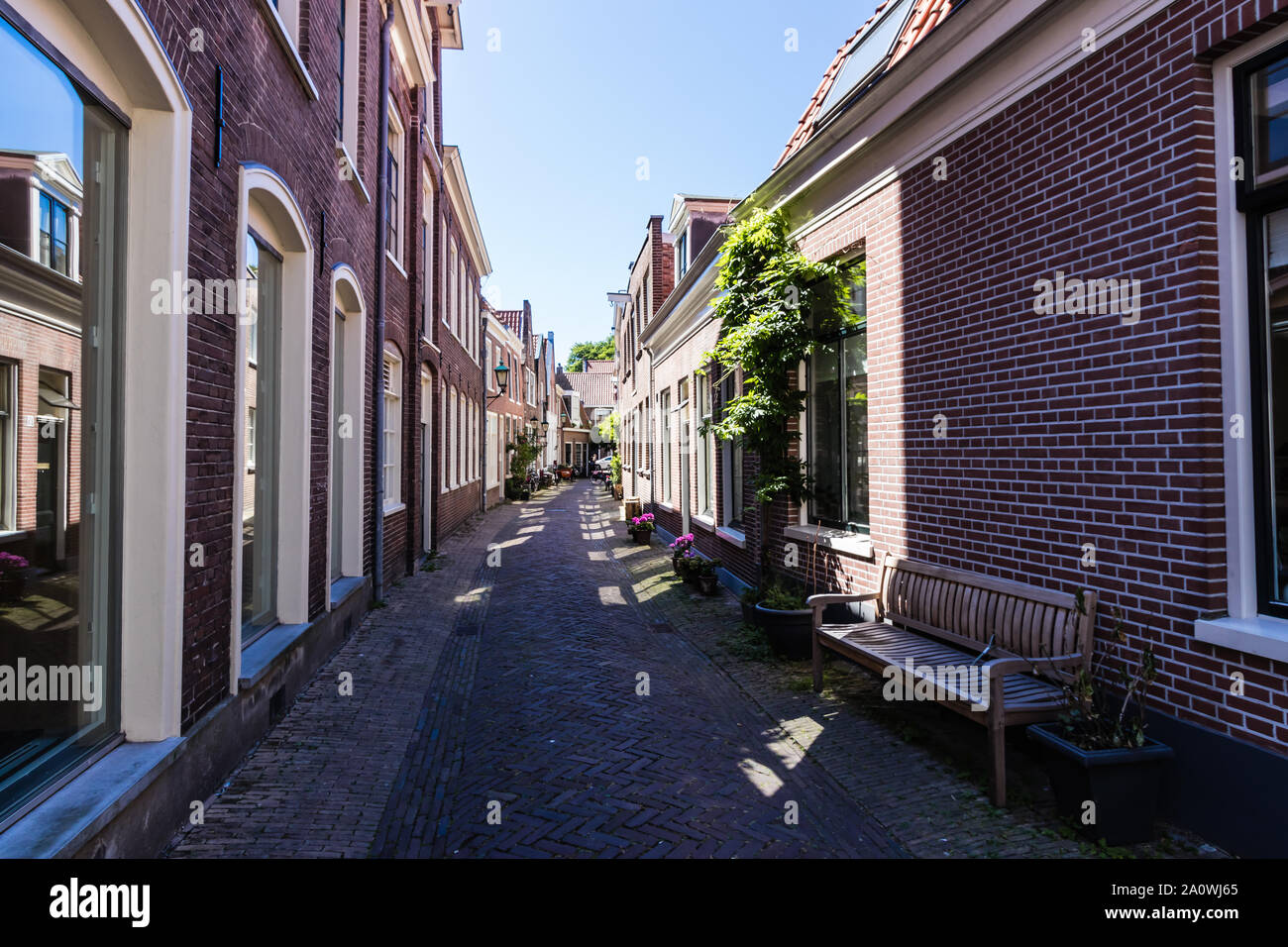 Nieuw Heiligland, einer kleinen, ruhigen Straße im historischen Zentrum von Haarlem Stockfoto