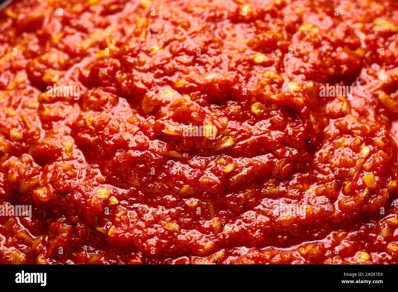 Schezwan Sauce Nahaufnahme Textur. Schezwan Soße ist Indo-chinesischen oder Sichuan-küche heiße Soße mit roten Chili, Knoblauch und Ingwer. Stockfoto