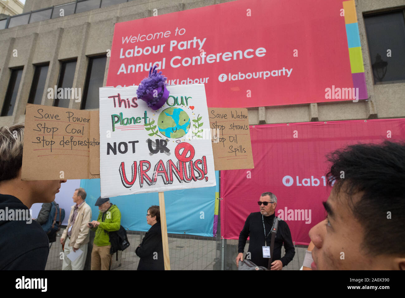 Brighton, UK. 22. September 2019. Aussterben Rebellion protestieren außerhalb der Labour Party Jahreskonferenz 2019, Brighton, U.K. Credit: Alan Keith Beastall/Alamy leben Nachrichten Stockfoto