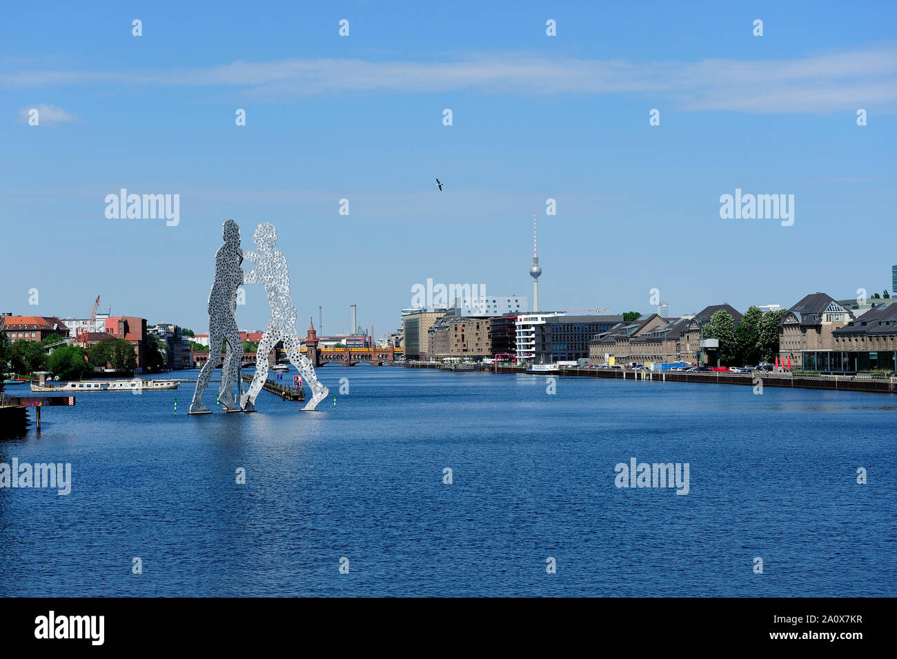 BERLIN, DEUTSCHLAND, Berlin. Deutschland. Molecule man Skulptur des amerikanischen Künstlers Jonathan Borofsky an der Spree, Treptower, deutschland, europa, Stockfoto