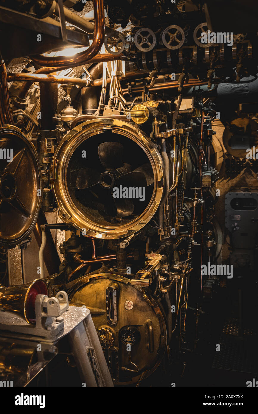 Pearl Harbor, Hawaii - 23. August 2019: Detail Schuß von der Innenseite der USS Bowfin U-Boot an der Pearl Harbor Historische Visitor Center. Stockfoto