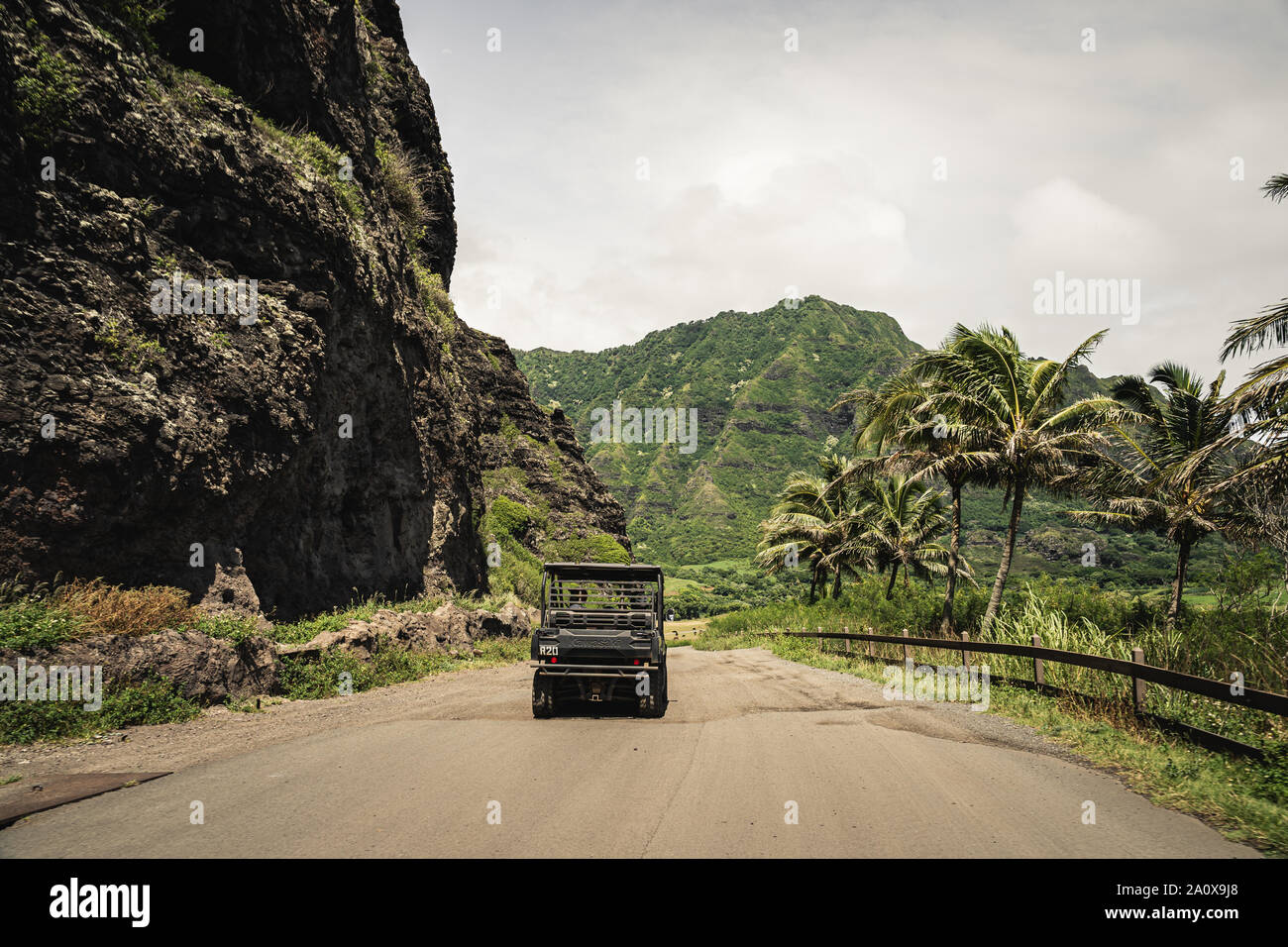 Oahu, Hawaii - 23. August 2019: Schöne Landschaft fahren UTVs an Kualoa Ranch, Oahu Hawaii. Stockfoto