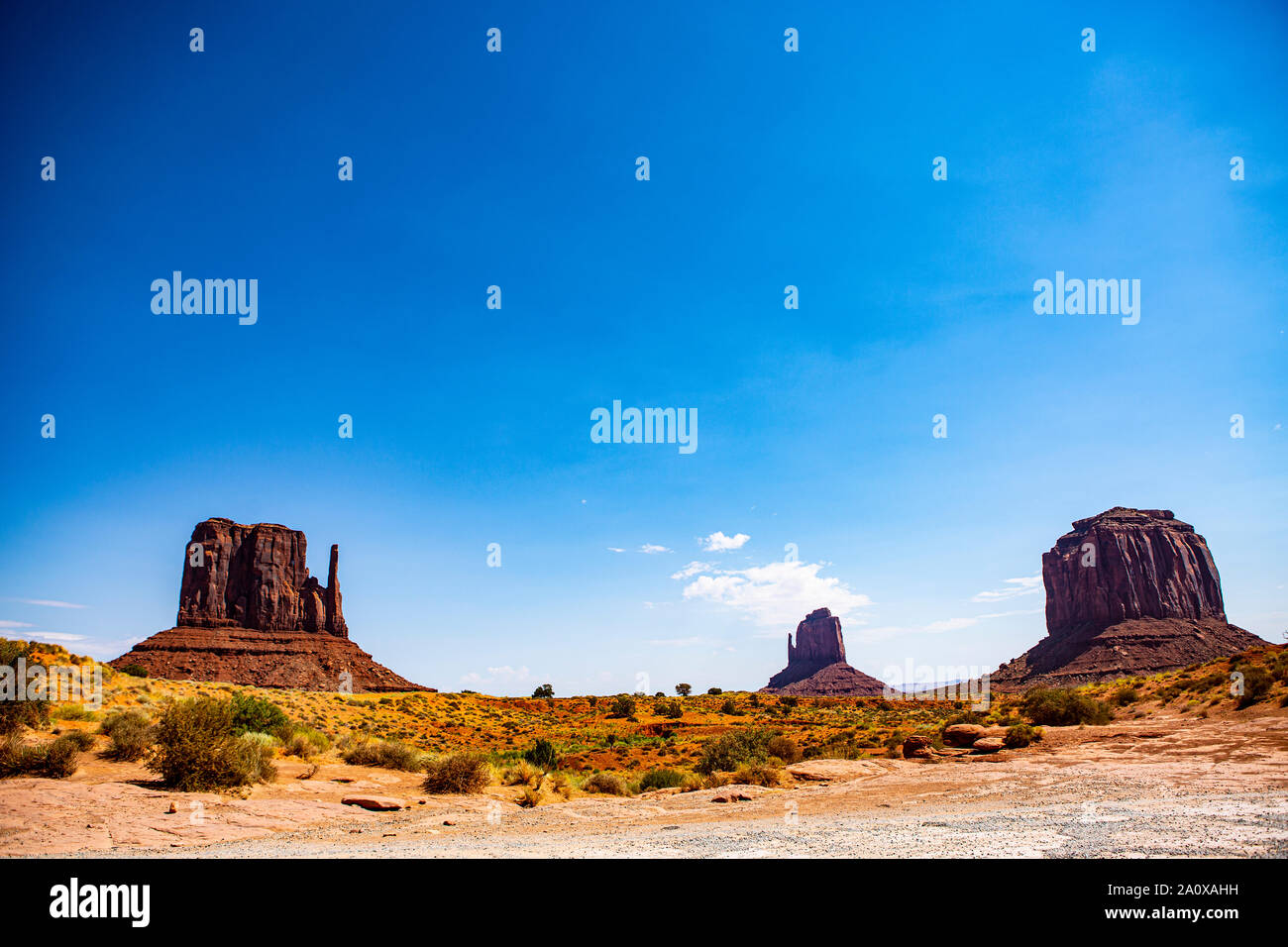 Der indianische Park Monument Valley in Utah. Kulisse für Dreharbeiten mit John Wayne, Peter Fonda und dem Marlboro-Mann. Das bekannteste Wahrzeichen Stockfoto