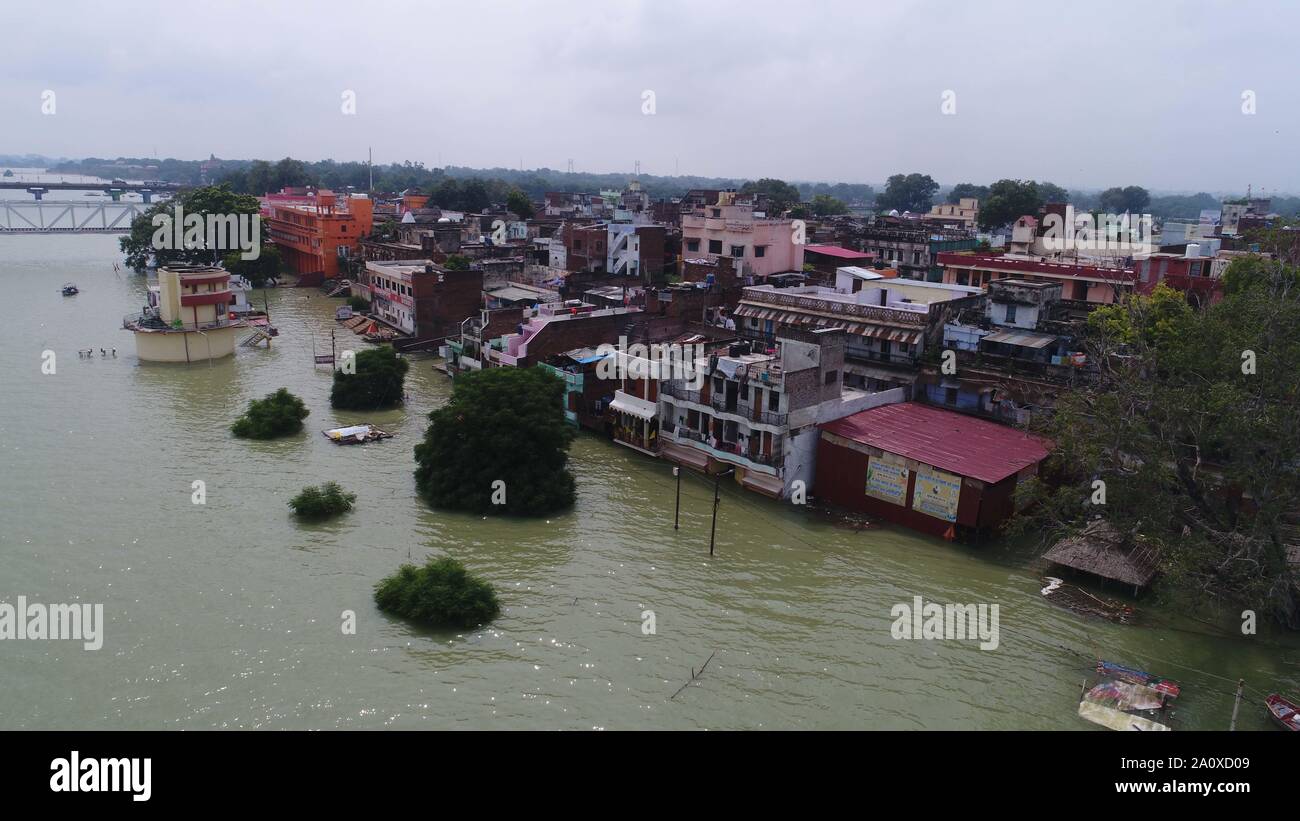 Prayagraj, Indien. 22. September 2019. September 22, 2019: Prayagraj: Ein Blick auf die Häuser überschwemmt mit überschwemmten Wasser des Flusses Ganga bei Daraganj Bereich in Prayagraj (Singapore) am Sonntag, 22. September 2019. Credit: Prabhat Kumar Verma/ZUMA Draht/Alamy leben Nachrichten Stockfoto