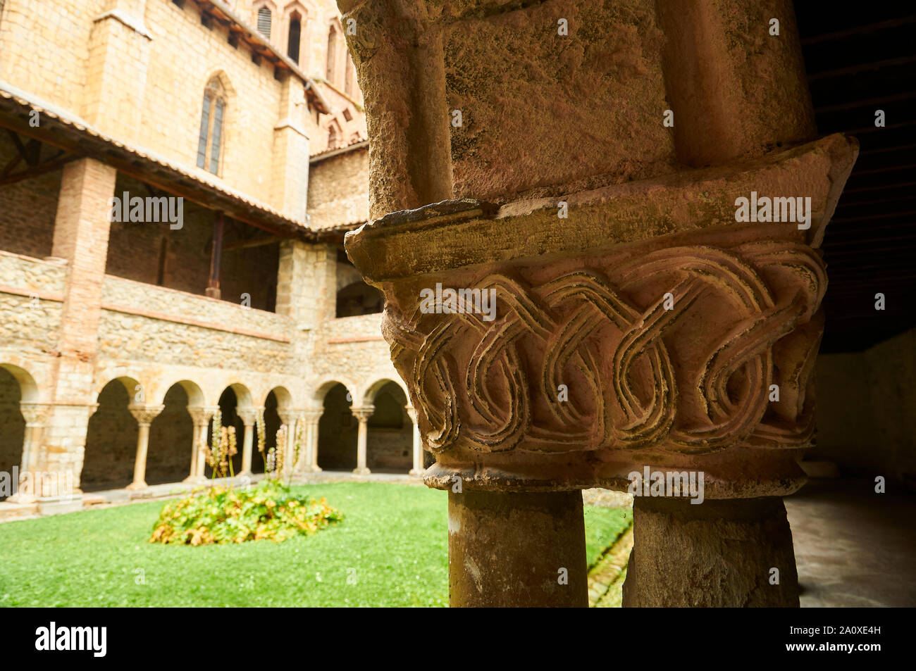 Dekoriert Knauf im romanischen Kreuzgang der Kathedrale Saint-Lizier historisches Denkmal (Saint-Lizier, Ariège, Royal, Pyrenäen, Frankreich) Stockfoto