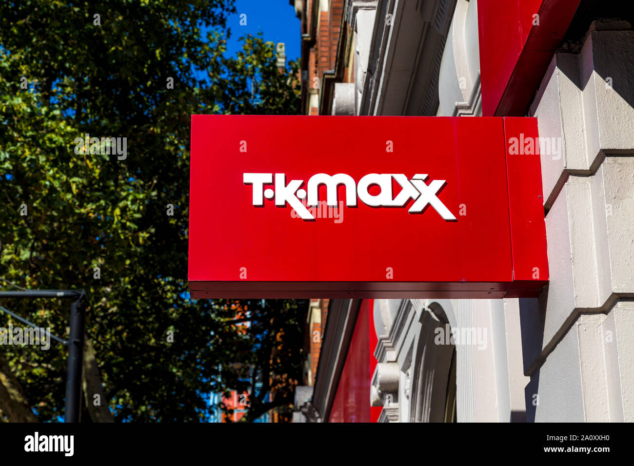 Zeichen für TK Maxx, London, UK (Tottemham Court Road) Stockfoto
