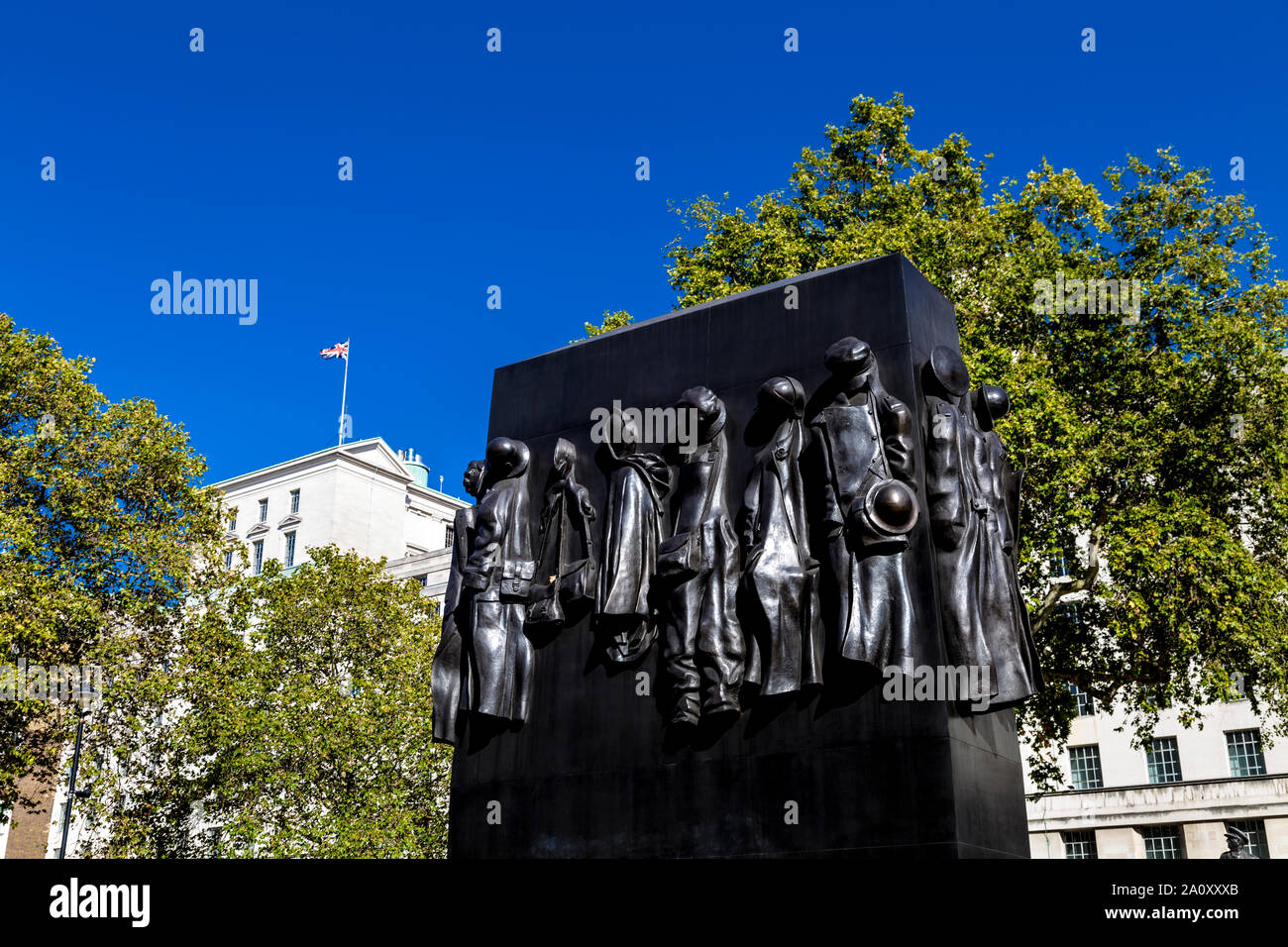 Denkmal für die Frauen im Zweiten Weltkrieg von John W. Mühlen in Whitehall, London, UK Stockfoto