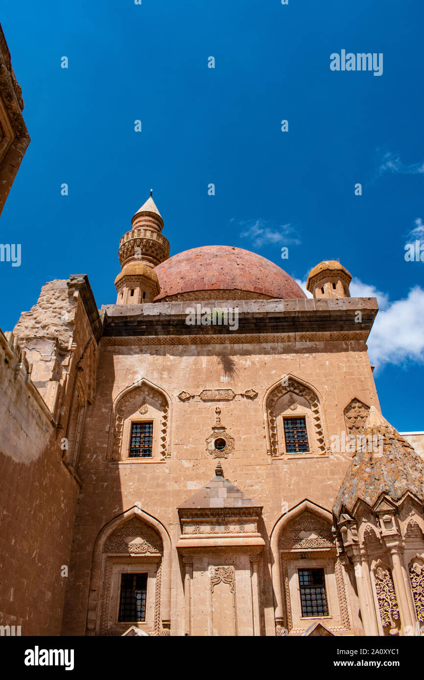 Dogubayazıt, Türkei, Naher Osten: Die wichtigsten Kuppel und Minarett der berühmten ishak Pasha Palace, dem berühmten semi-Palast der osmanischen Zeit ruiniert Stockfoto