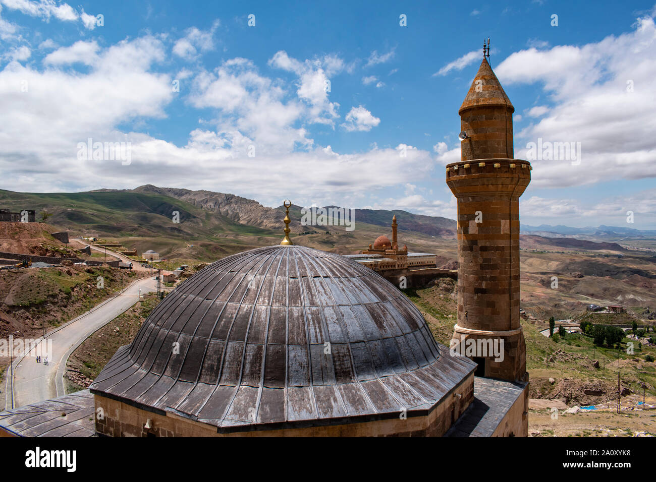 Dogubayazıt, Türkei: Blick auf die Moschee Eski Bayezid Cami und die ishak Pasha Palace, halb verfallenen Palast und administrative Komplex der Osmanischen Periode Stockfoto