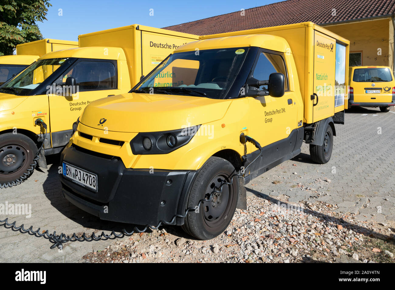 StreetScooter Arbeit von Deutsche Post DHL. StreetScooter ist ein elektrisches Fahrzeug Hersteller und hat durch die Deutsche Post DHL seit 2014 im Familienbesitz. Stockfoto