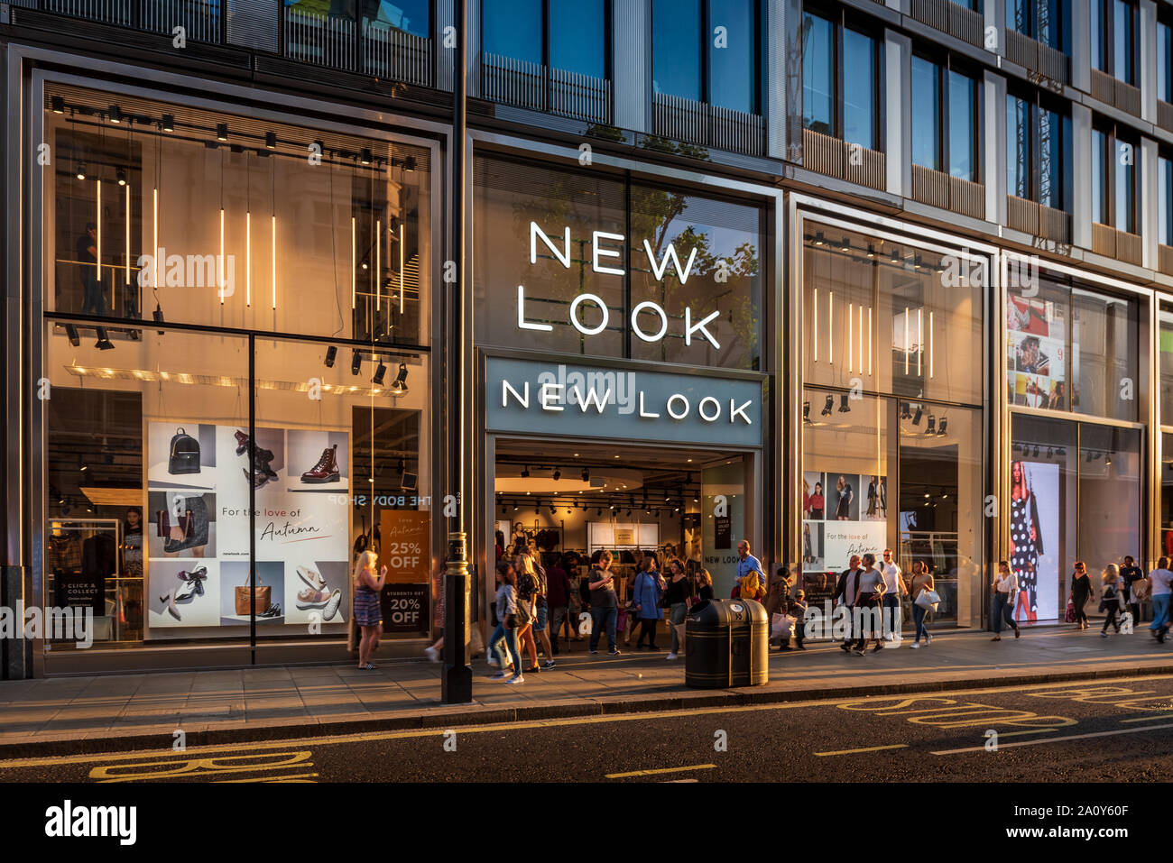 Neuen Store suchen. Neuer Look Shop London - das Flaggschiff der Neuen Shop in der Oxford Street in Central London Stockfoto