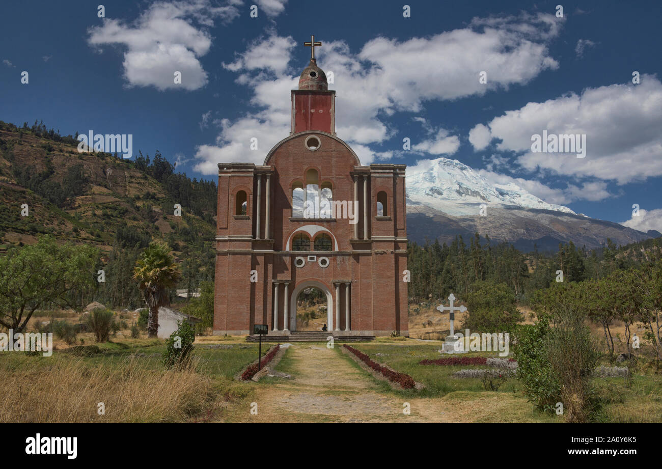 Campo Santo, die Gedenkstätte und Friedhof auf dem Gelände der Erdbeben und Huascaran Lawine ausgelöscht Yungay, Peru gebaut Stockfoto