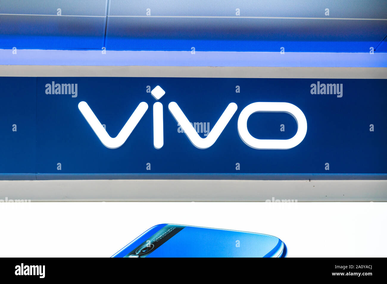 Vivo-Logo in Shanghai gesehen. Eine chinesische Smartphone Unternehmen. Stockfoto
