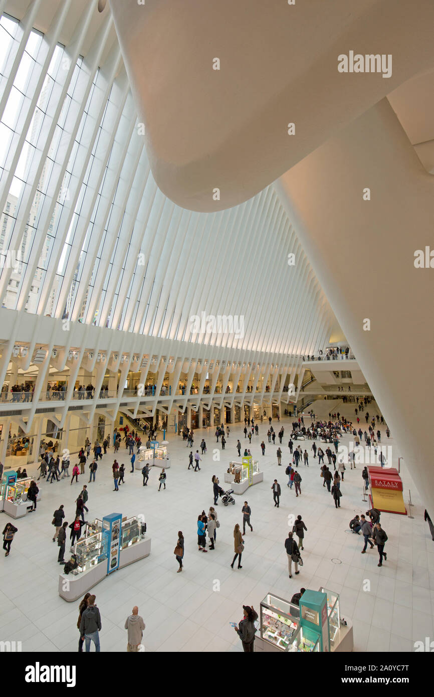 OCULUS SAAL (© SANTIAGO CALATRAVA 2018) WESTFIELD WORLD TRADE CENTER PFAD VERKEHRSKNOTENPUNKT DOWNTOWN MANHATTAN NEW YORK CITY USA Stockfoto