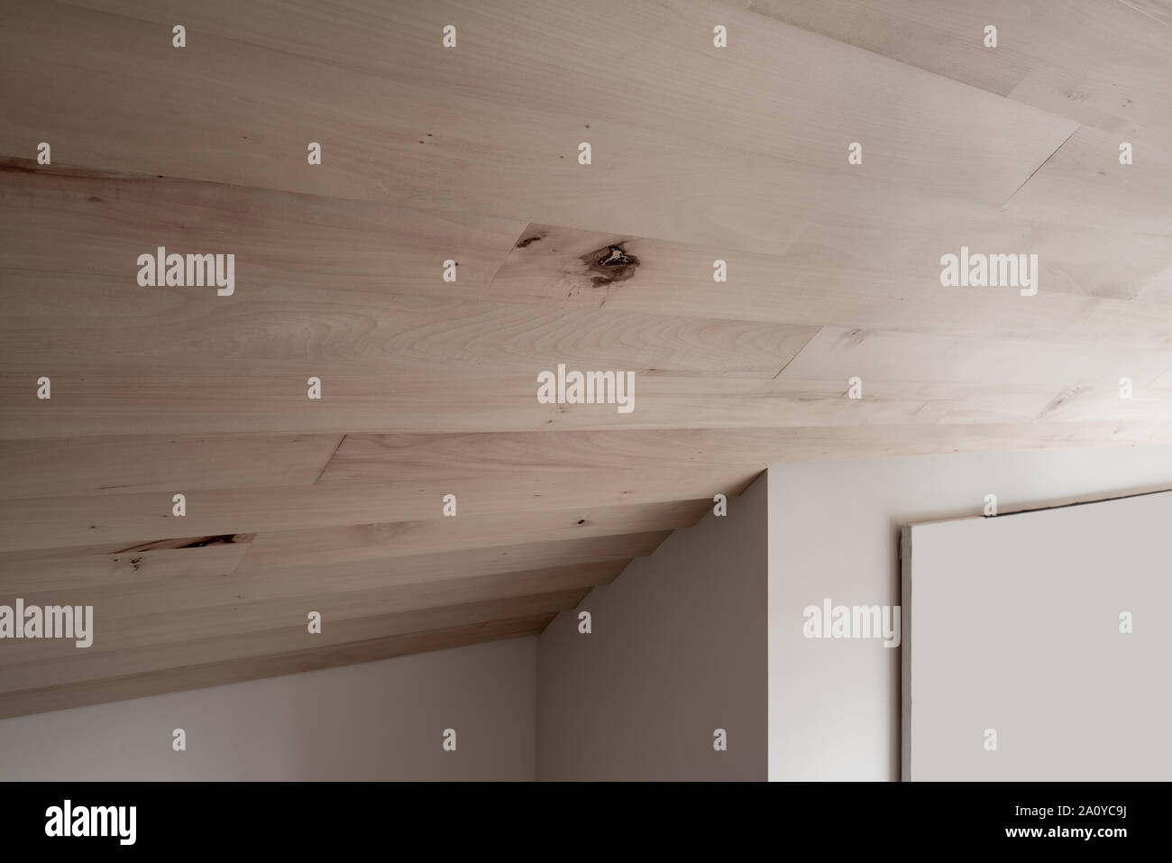 Schrage Holzdecke Stockfotos Und Bilder Kaufen Alamy