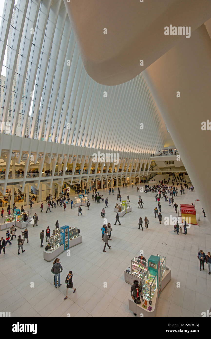 OCULUS SAAL (© SANTIAGO CALATRAVA 2018) WESTFIELD WORLD TRADE CENTER PFAD VERKEHRSKNOTENPUNKT DOWNTOWN MANHATTAN NEW YORK CITY USA Stockfoto