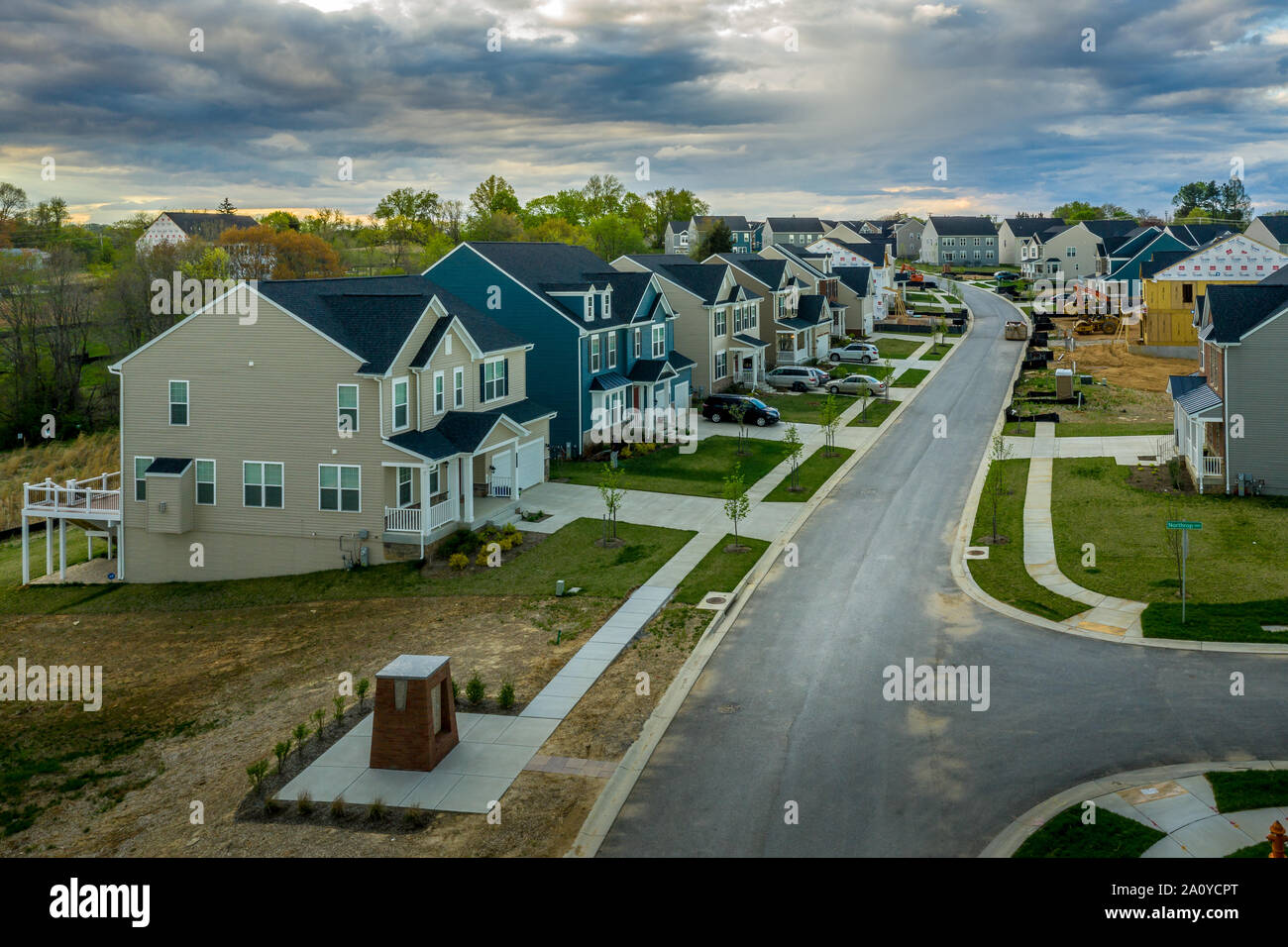 Antenne Landschaft der typisch amerikanischen Neubau Nachbarschaft in Maryland für die obere Mittelklasse, Einfamilienhäuser Immobilien Stockfoto