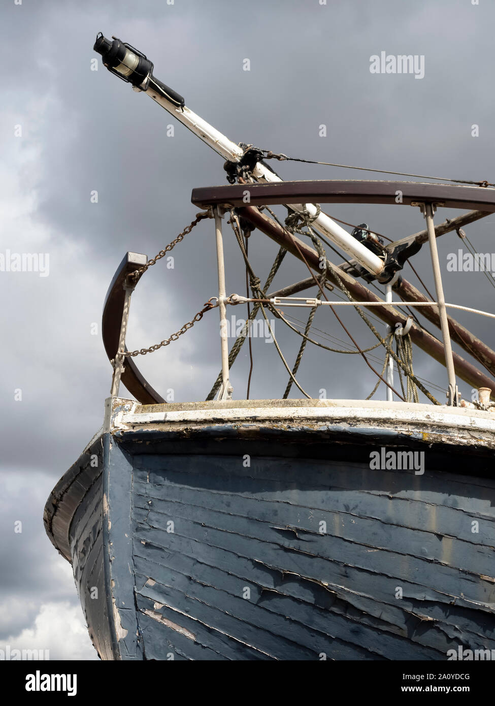 WEST MERSEA, ESSEX, Großbritannien - 31. AUGUST 2018: Nahaufnahme des alten Bootes Stockfoto