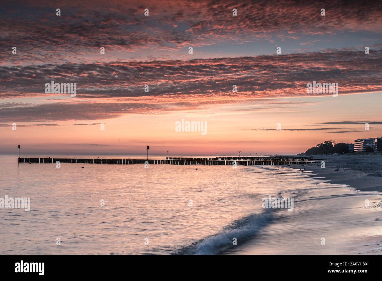 Sonnenuntergang an der Ostsee in Kolberg (Polen) Stockfoto