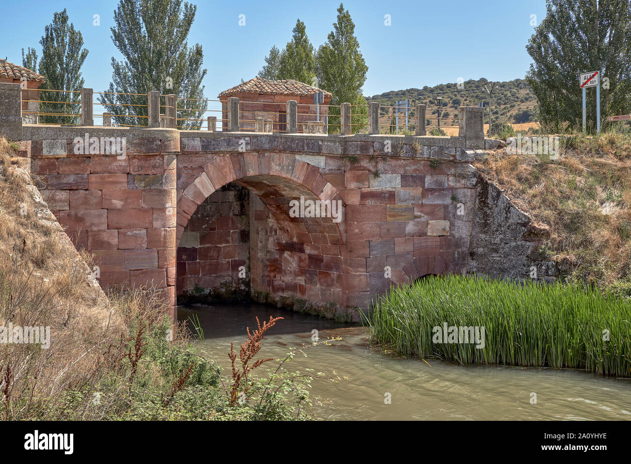 Canal de Castilla Dock in der Stadt Alar del Rey, wo es geboren wurde unter Berücksichtigung der Durchfluss von der Pisuerga River, Palencia, Castilla y Leon, Spanien, Europa Stockfoto