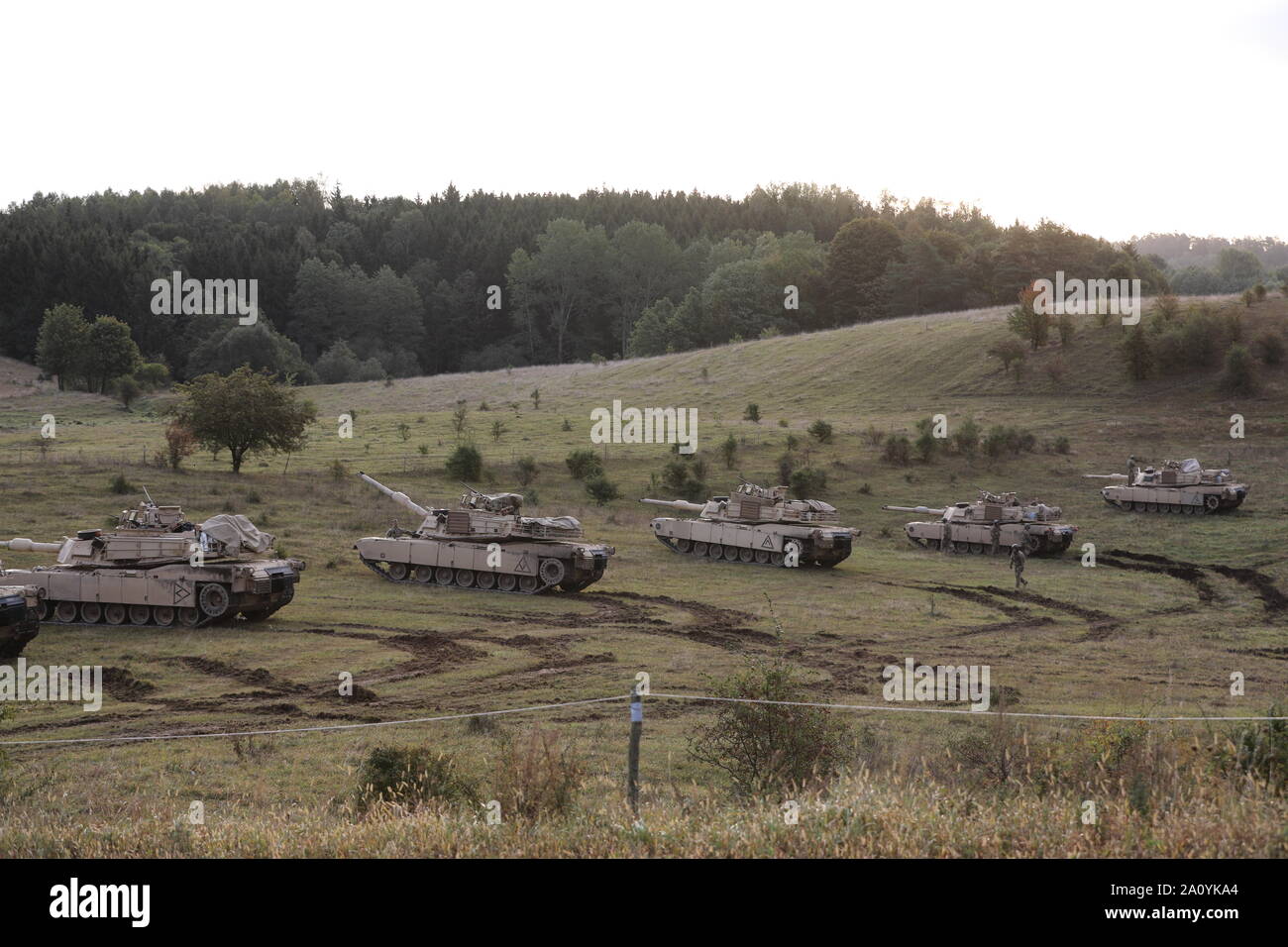 Battle Group Polen USA M1 Abrams dot der polnischen Landschaft während der Bull Run 10 Übung in Orzysz, Polen, Sept. 19. Stockfoto