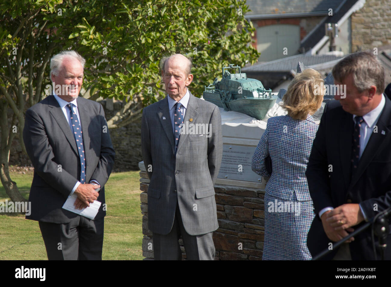 Nachrichten, SKH Herzog von Kent Enthüllung der RNLI 150 Jahr Festschrift Statue in Salcombe 21. September 2019, Salcombe, Devon Salcombe Nachrichten Stockfoto