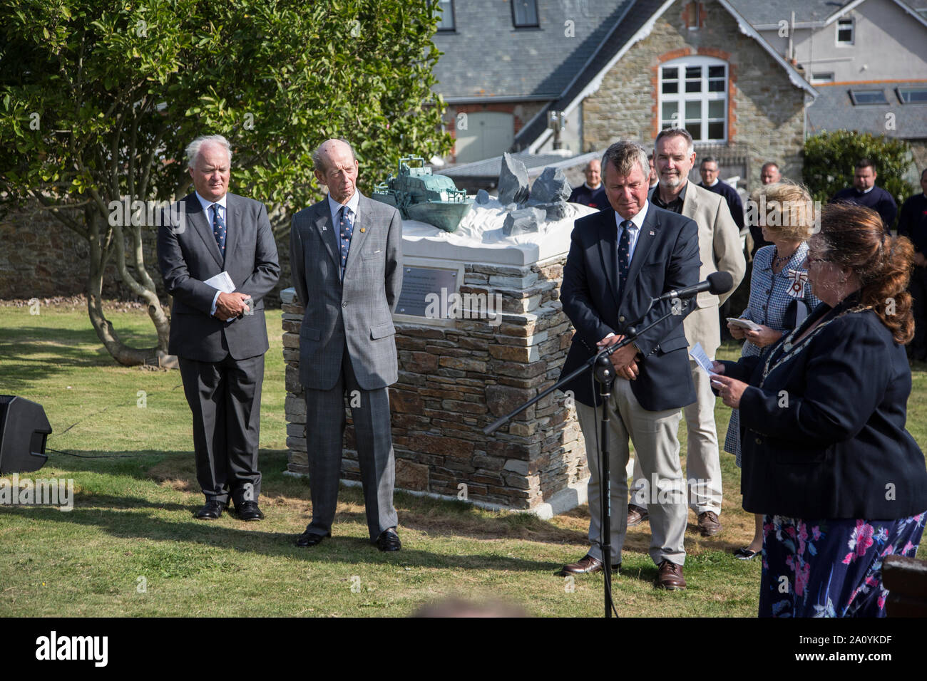 Nachrichten, SKH Herzog von Kent Enthüllung der RNLI 150 Jahr Festschrift Statue in Salcombe 21. September 2019, Salcombe, Devon Salcombe Nachrichten Stockfoto