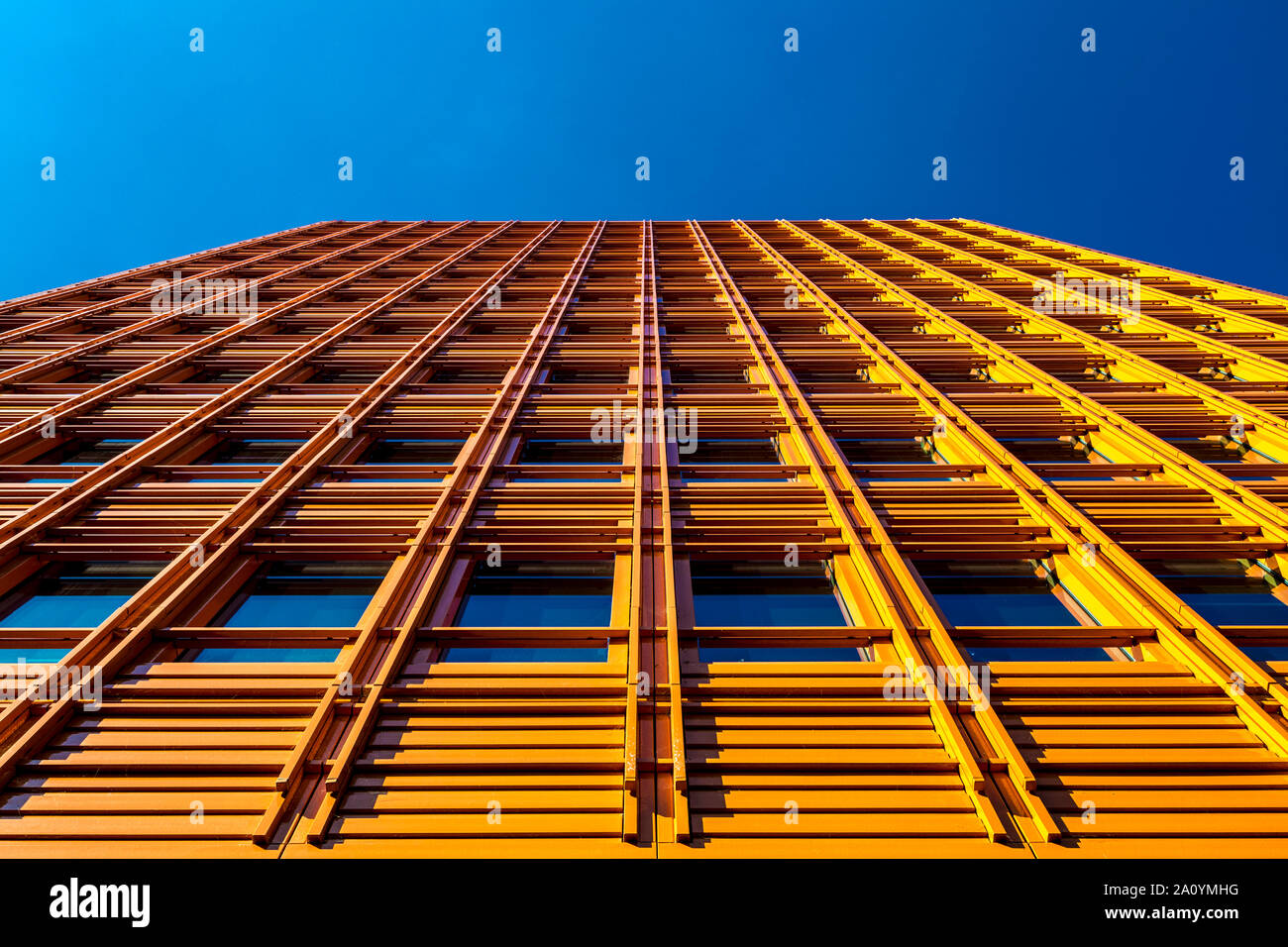 Farbenfrohe Fassade des Central Saint Giles vom italienischen Architekten Renzo Piano, St Giles Hotel, London, Großbritannien, konzipiert Stockfoto