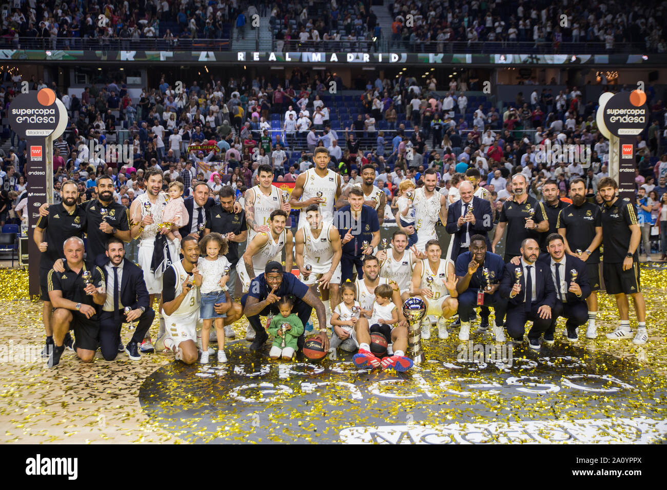 Madrid, Spanien. 22 Sep, 2019. Während Real Madrid Sieg über FC Barcelona (89-79) im Supercopa Endesa abschließenden Spiel feierten an Wizink Zentrum in Madrid (Spanien), 22. September 2019. (Foto von Juan Carlos García Mate/Pacific Press) Quelle: Pacific Press Agency/Alamy leben Nachrichten Stockfoto