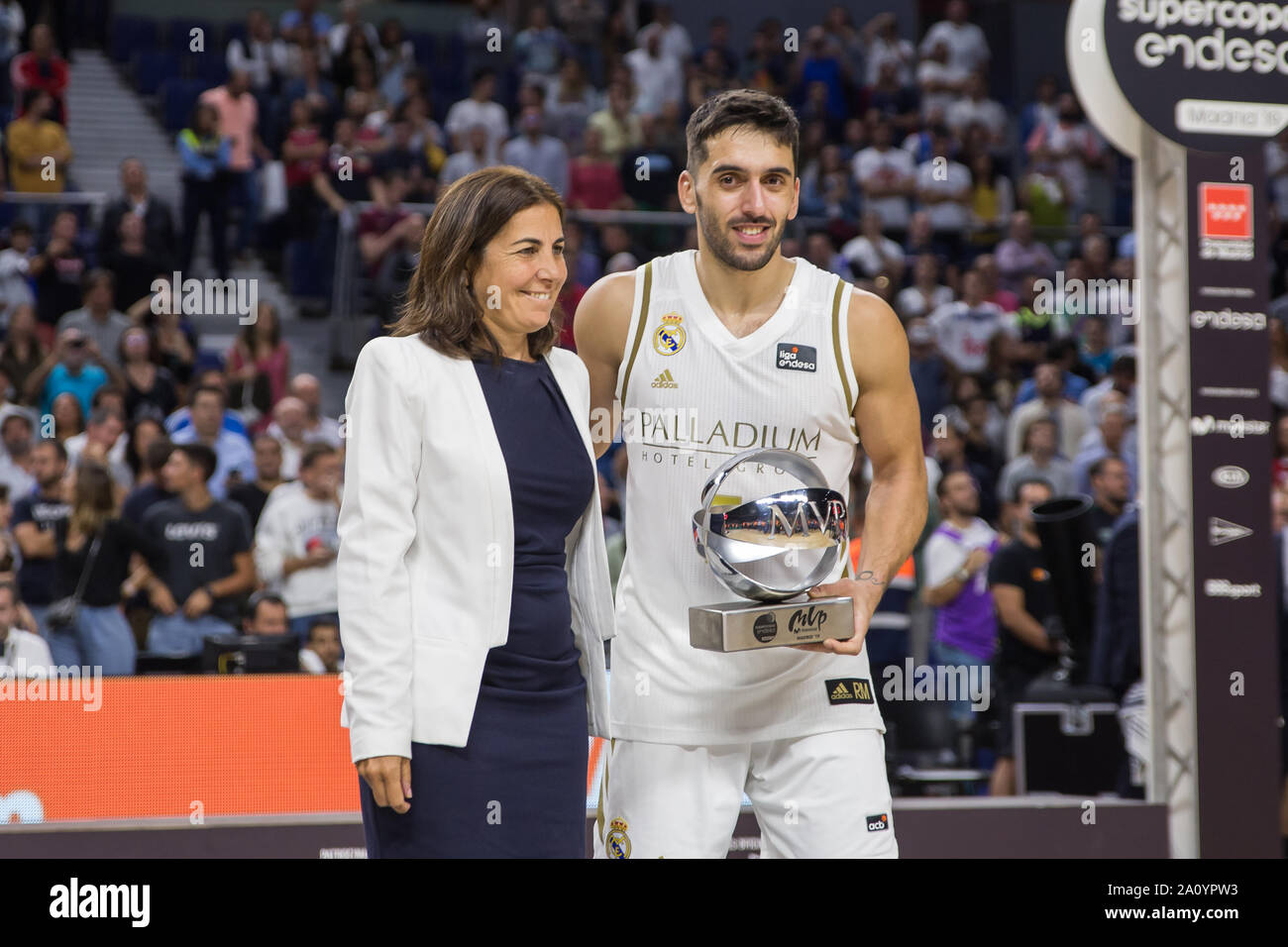 Madrid, Spanien. 22 Sep, 2019. Facu Campazzo während Real Madrid Sieg über FC Barcelona (89-79) im Supercopa Endesa abschließenden Spiel feierten an Wizink Zentrum in Madrid (Spanien), 22. September 2019. (Foto von Juan Carlos García Mate/Pacific Press) Quelle: Pacific Press Agency/Alamy leben Nachrichten Stockfoto