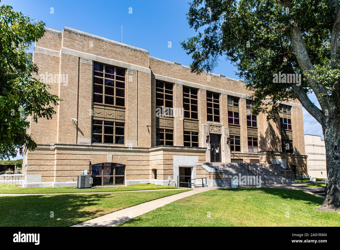 Ein weiterer Blick auf die historische Cherokee County Courthouse in Zwieback, Texas, das 1928 renoviert wurde, 1885. Stockfoto