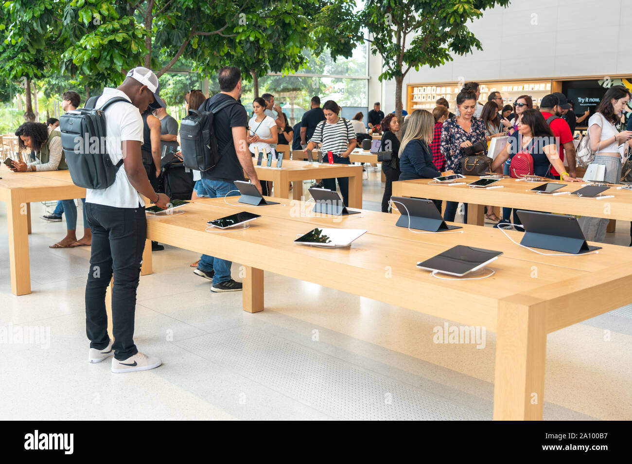 Aventura, Florida, USA - 20. September 2019: Apple Store in der Aventura Mall am ersten Tag der offiziell den Verkauf des iPhone 11, iPhone 11 Pro und Stockfoto