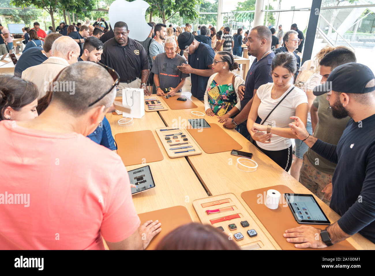 Aventura, Florida, USA - 20. September 2019: Apple Watch Serie 5 Abschnitt im Apple Store in der Aventura Mall. Stockfoto