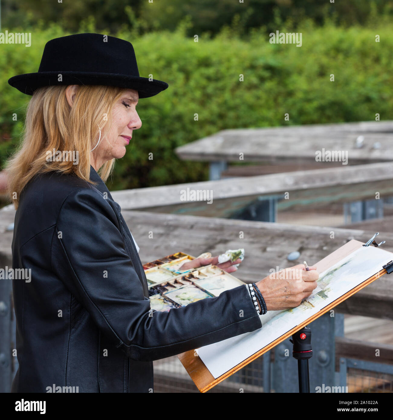 Edle Künstlerin an der 2019 Grand Prix der Kunst in Steveston British Columbia Kanada konkurrieren Stockfoto