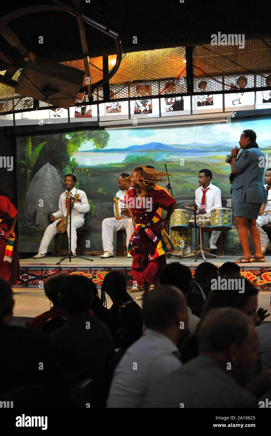 Konzert in einem typischen Restaurant von Addis Abeba Stockfoto