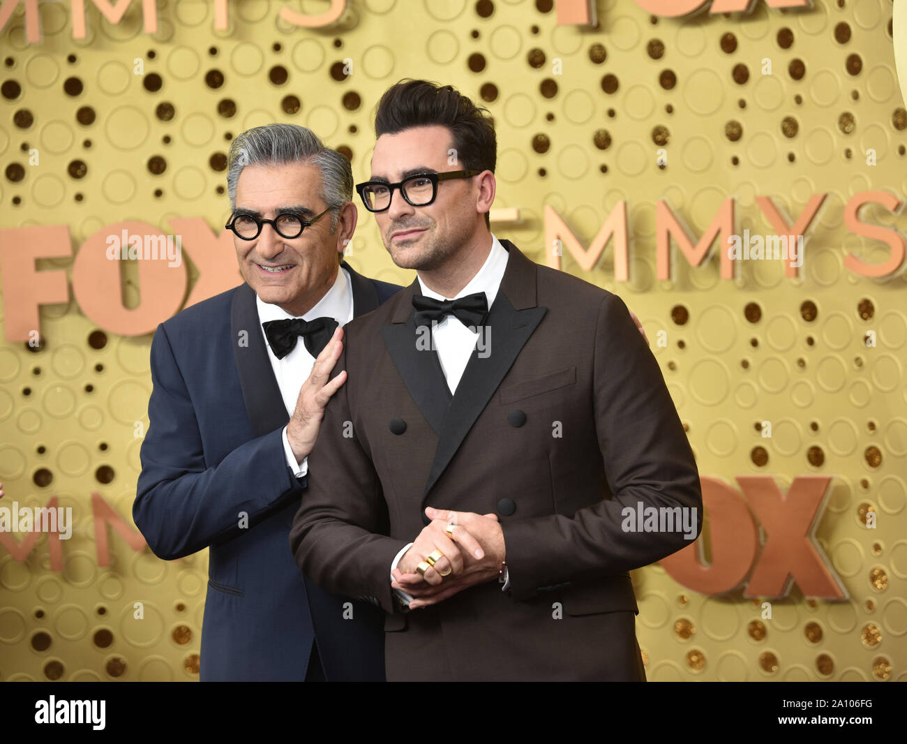 Eugene Levy und Daniel Levy kommen für die 71. jährlichen Primetime Emmy Awards, die in den Microsoft Theater in der Innenstadt von Los Angeles am Sonntag, 22. September 2019. Foto von Christine Kauen/UPI Stockfoto