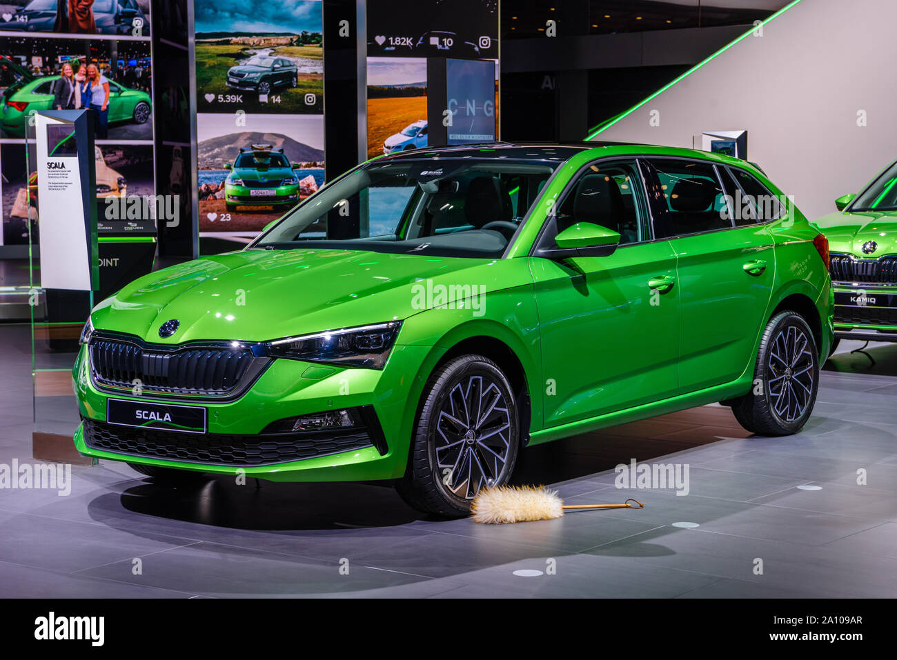Lime Green Car Stockfotos Lime Green Car Bilder Seite 2