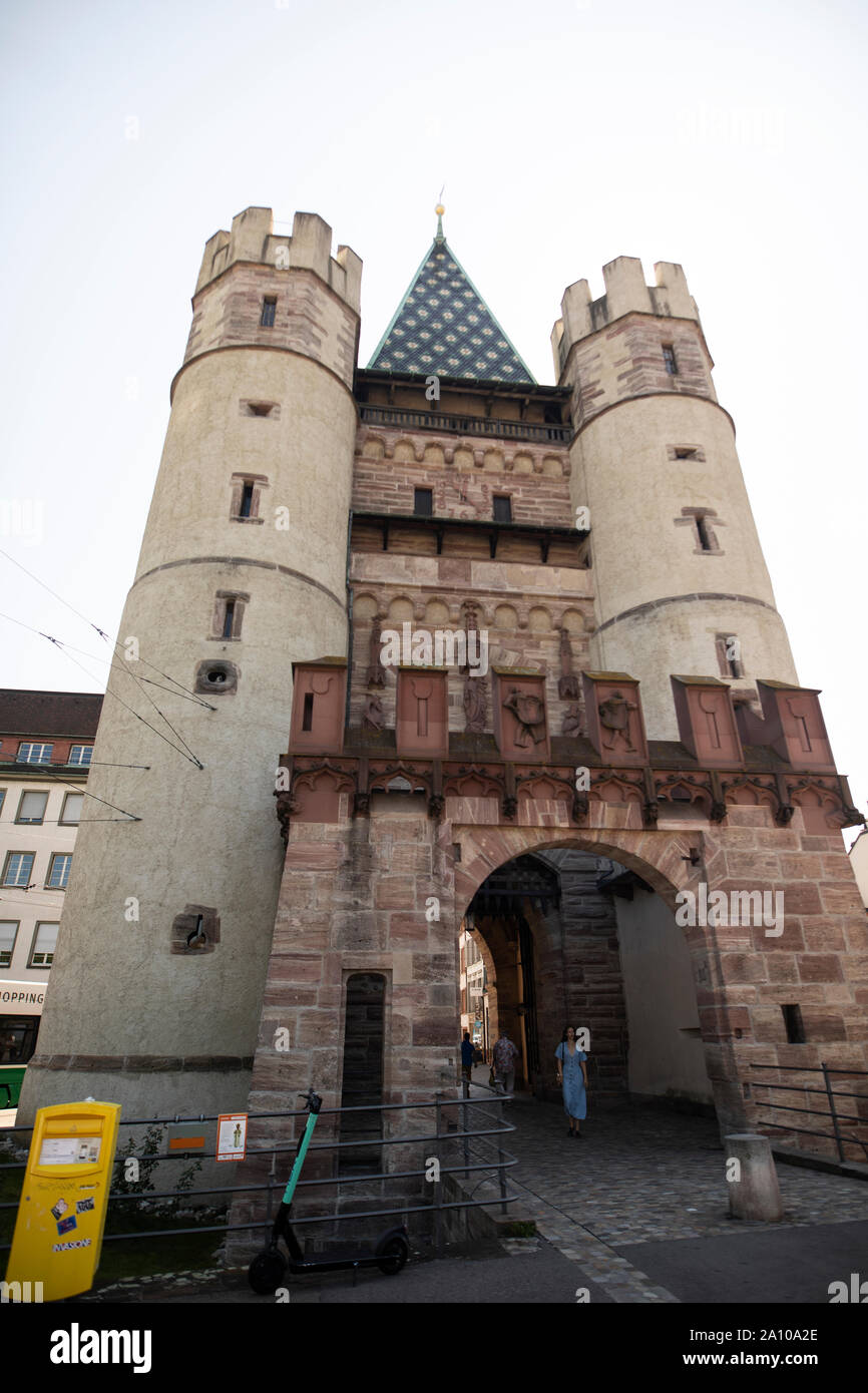 Der Spalentor, ein Tor aus dem fünfzehnten Jahrhundert an der Spalenvorstadt, das von den alten Mauern der Stadt Basel, Schweiz, erhalten bleibt. Stockfoto