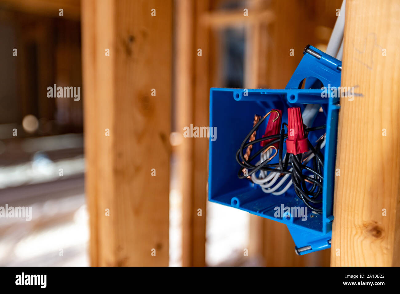 In der Nähe von elektrischen Feld im neuen Haus Bau, mit negativen Raum für Kopie Stockfoto