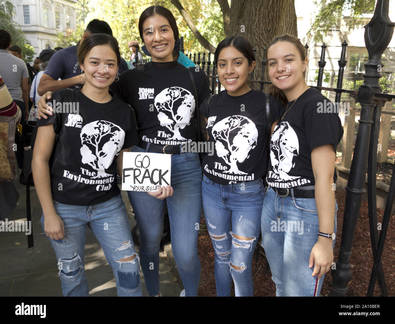 New York City, USA. 20.. September 2019, Klimabrek. Schüler des Umweltklubs der John Jay High School protestieren gegen Fracking. Stockfoto