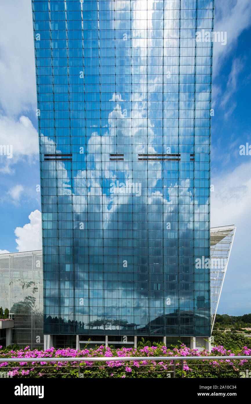 Marina Bay Sands Hotel, blauer Himmel und Wolken an einem sonnigen Tag, Singapur Stockfoto