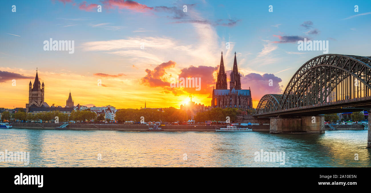 Köln bei Sonnenuntergang Stockfoto