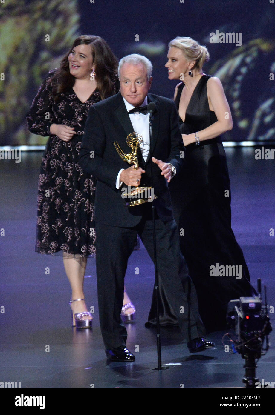 Lorne Michaels und Cast und Crew von 'Saturday Night Live' akzeptieren Sie die herausragende Vielfalt Skizze Serie Award für 'Saturday Night Live' auf der Bühne während der 71st jährlichen Primetime Emmy Awards, die in den Microsoft Theater in der Innenstadt von Los Angeles am Sonntag, 22. September 2019. Foto von Jim Ruymen/UPI Stockfoto
