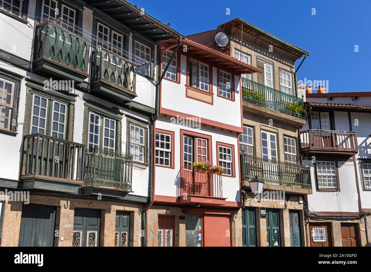 Traditionelle Häuser Praça de Santiago Guimarães Portugal Stockfoto